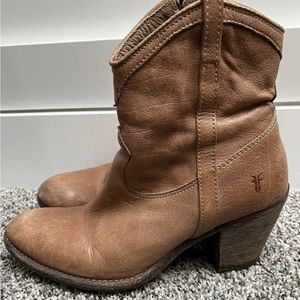 Frye Short Boots in Tan Brown size 7.5B